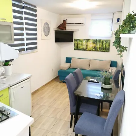 Jale Apartment *
