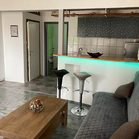 Jale Apartment Split